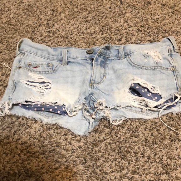 Hollister jean shorts size 5. Distressed look. - Picture 1 of 4